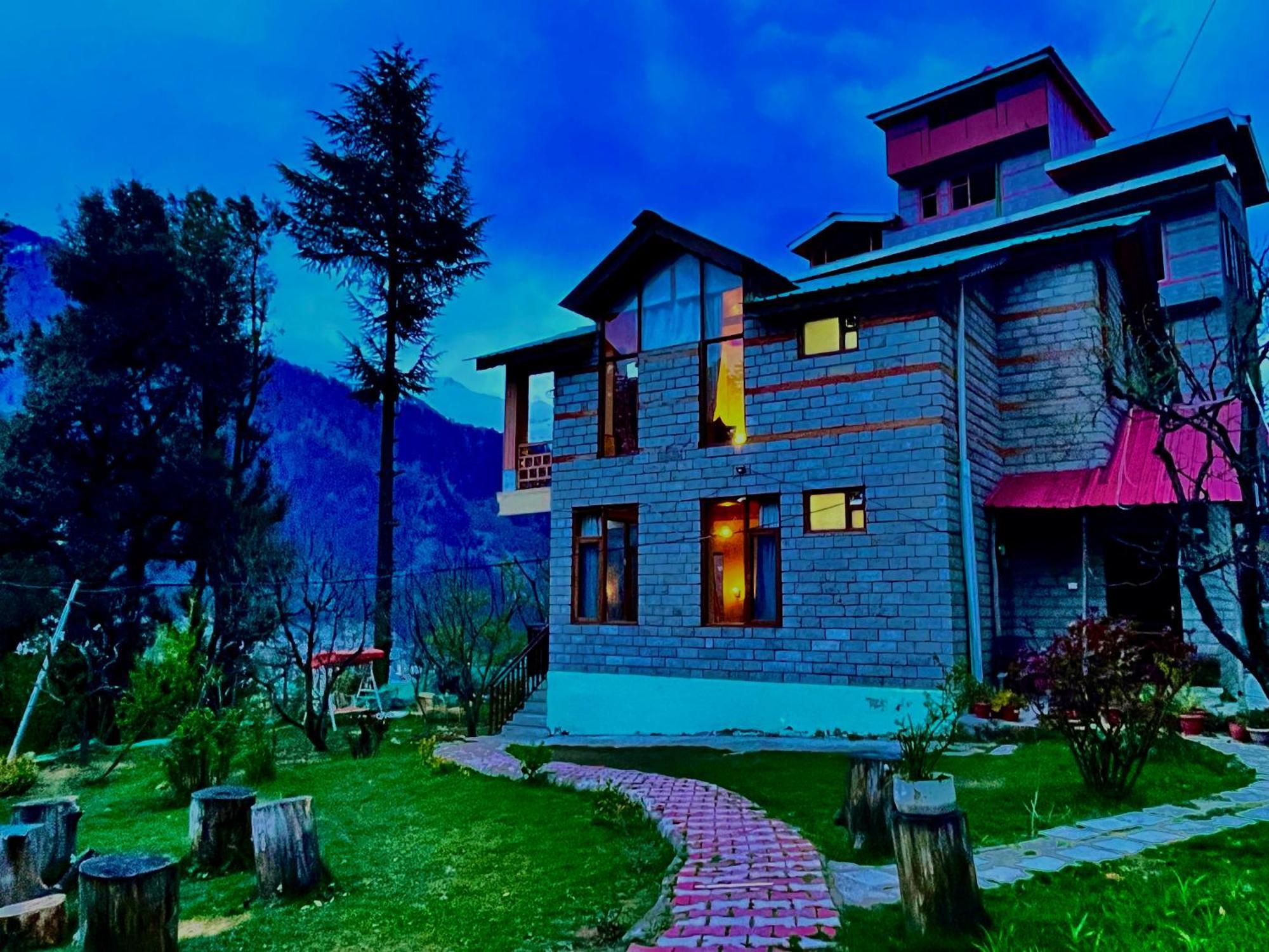 Woods Villa Cottages Manali - 1,2,3,4 Cottages & Villas Available In Manali With Scenic Mountain View, Manali